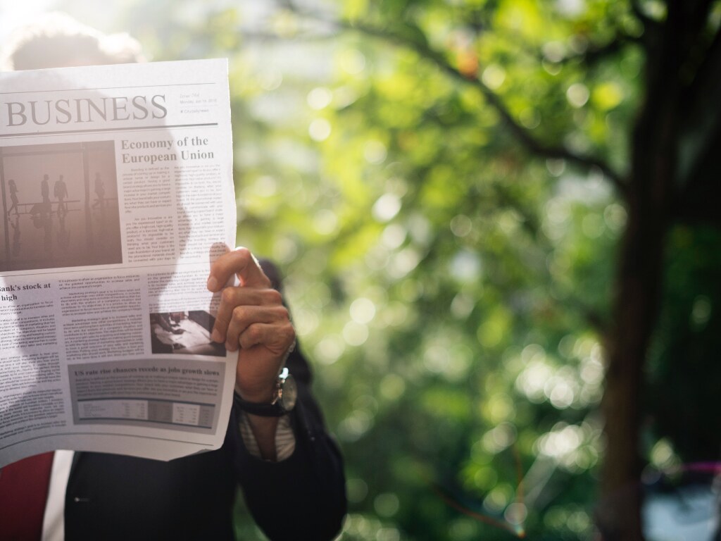 Businessman-newspaper-opportunistes-de-Napoleon